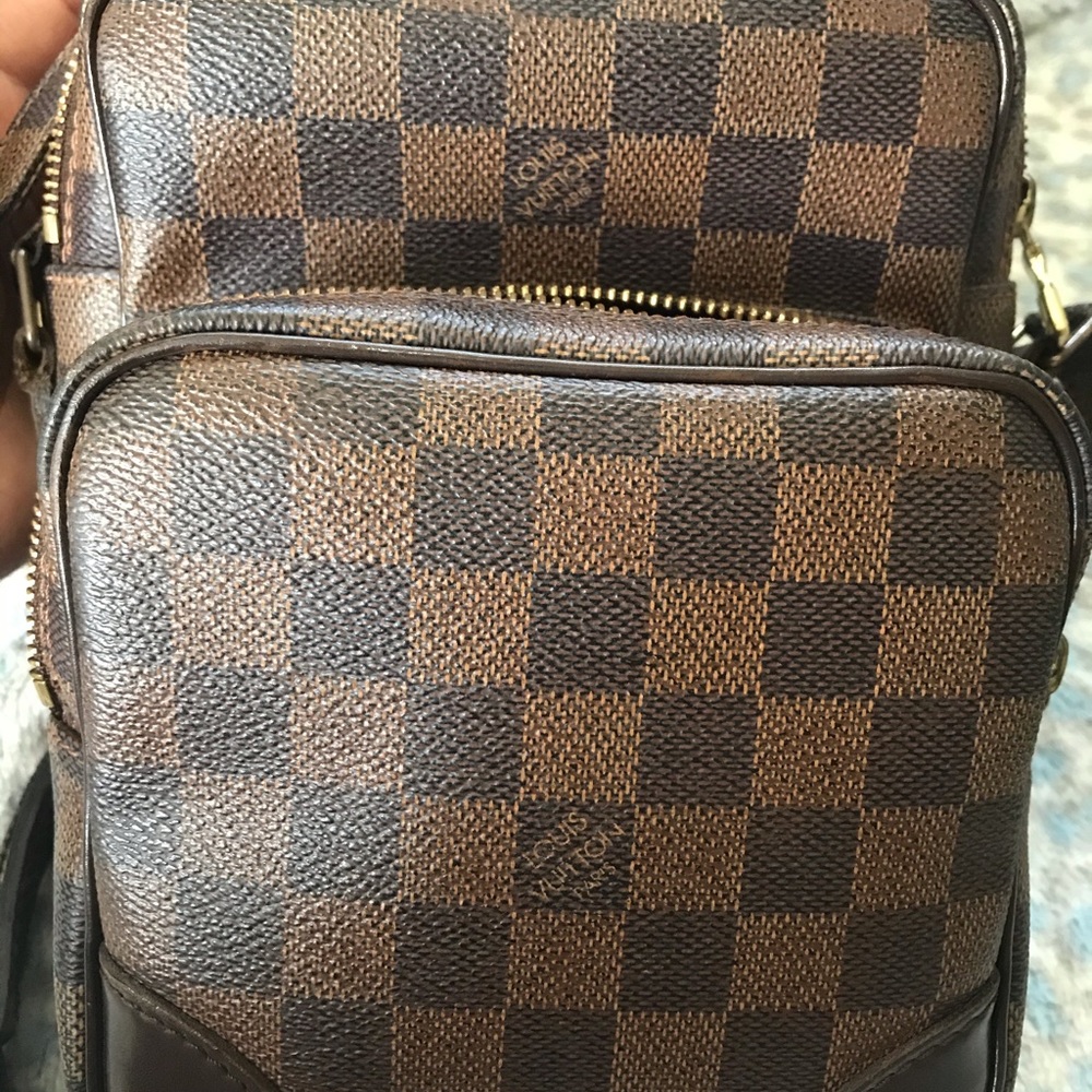 ⛔️SOLD⛔️LV Amazon crossbody - Picture 3 of 7
